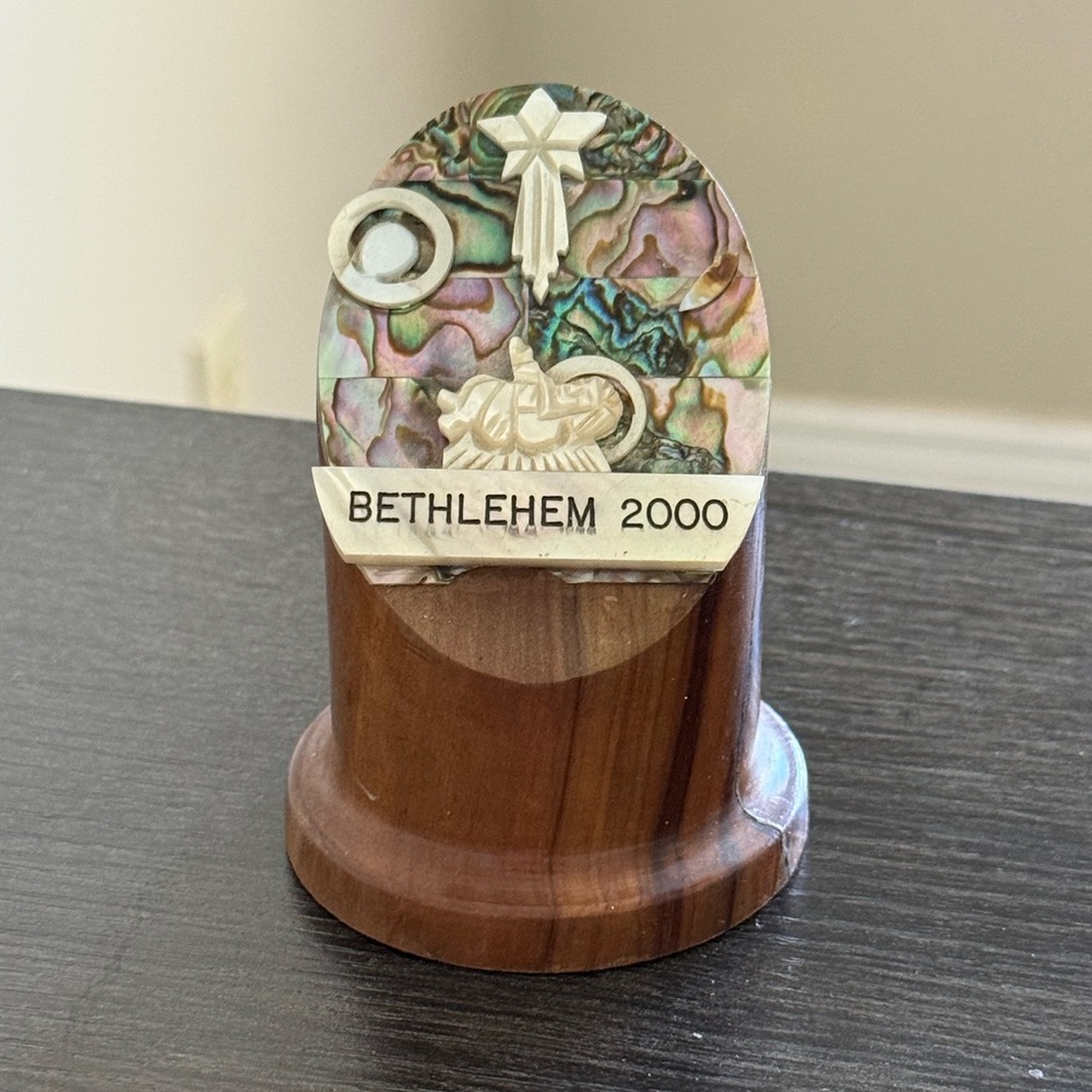 Bethlehem 2000 Decorative Holiday Nativity Ornament - Iridescent Shell & Wood